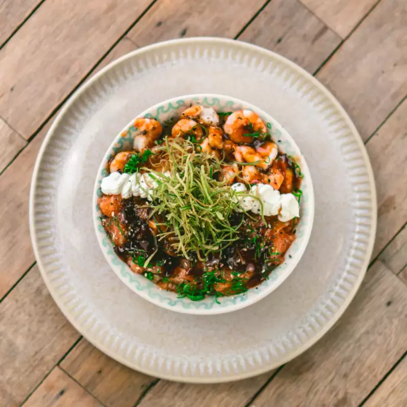 Poke Camarão com Poró.
