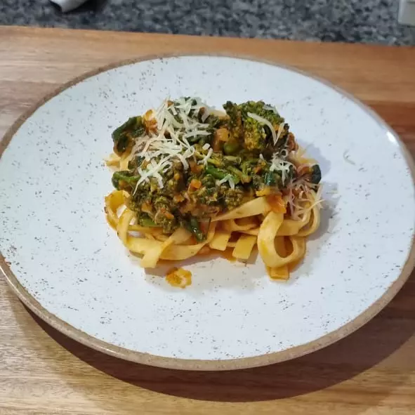 Brócolis ao sugo (acomp.parm.ralado)