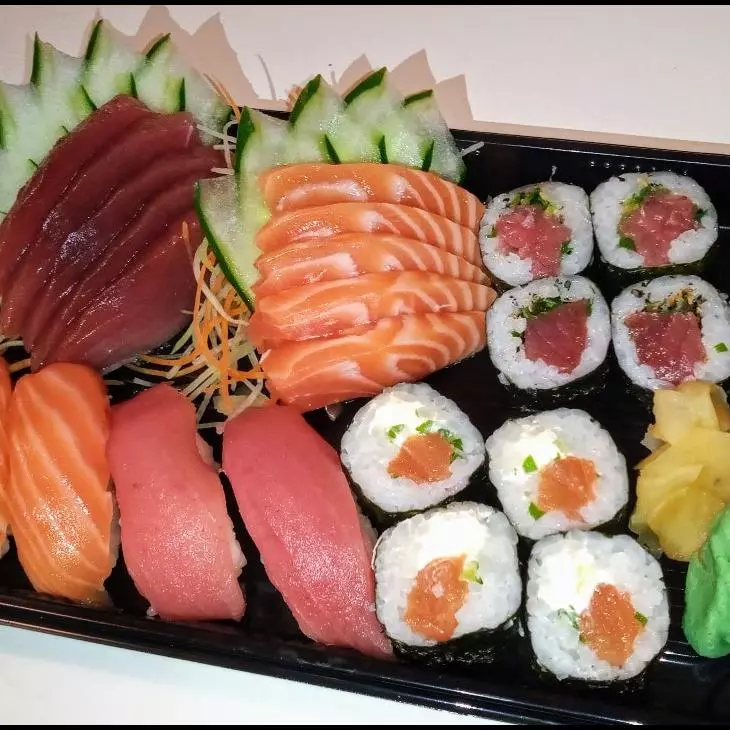 Combinado com 24 peças Salmão e atum