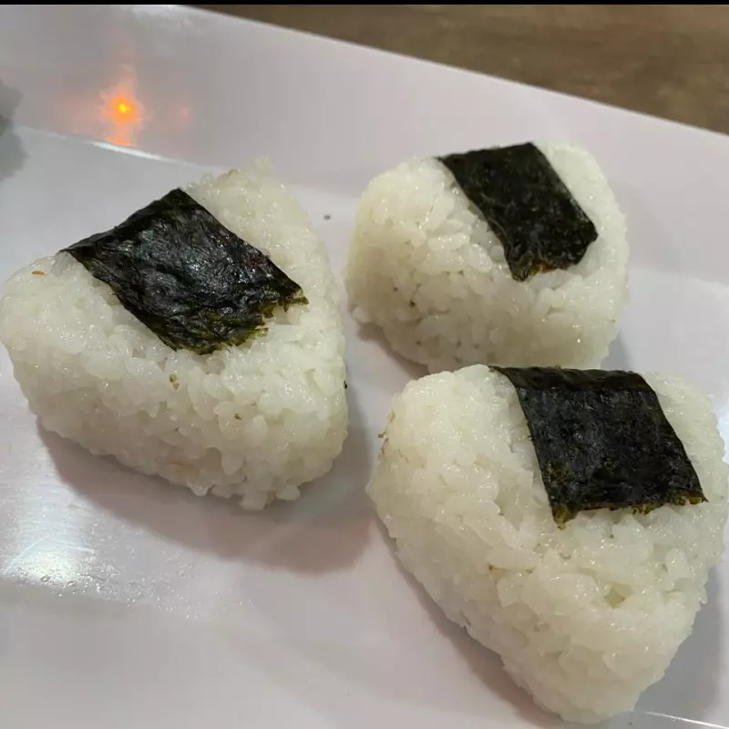 Onigiri de Salmón 3 UN.