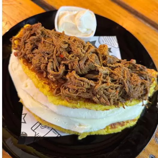 Cachapa Carne Mechada