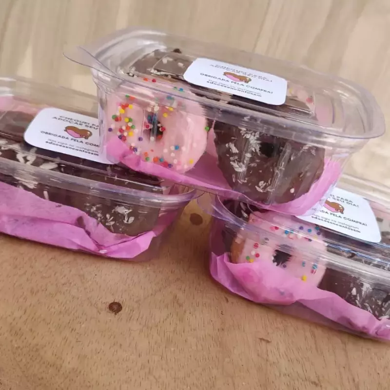 3 Caixas com 18 cake donuts