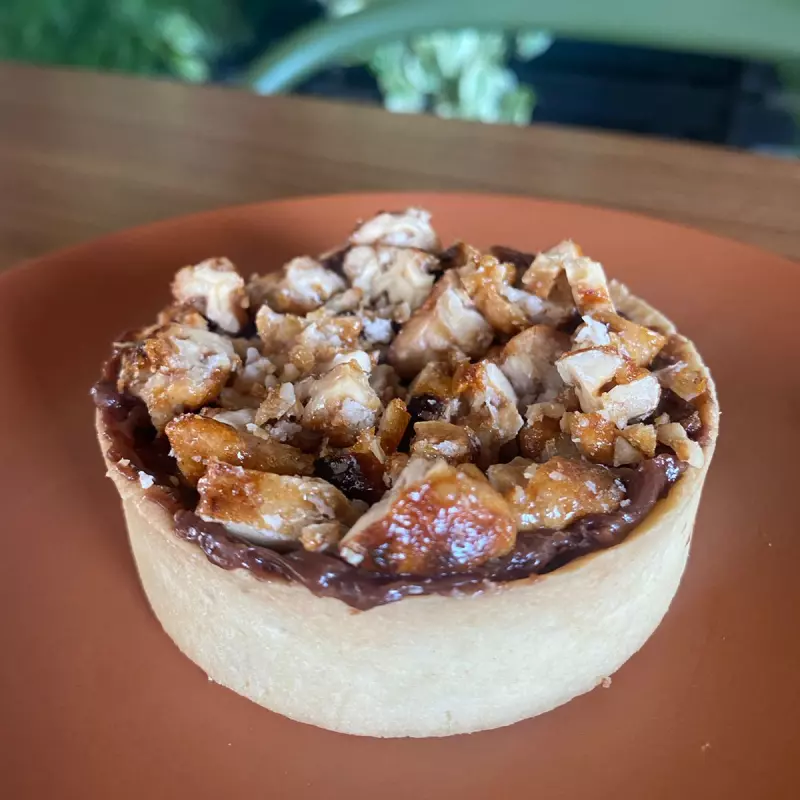 TORTINHA DE CREME DE AVELÃ COM NOZES