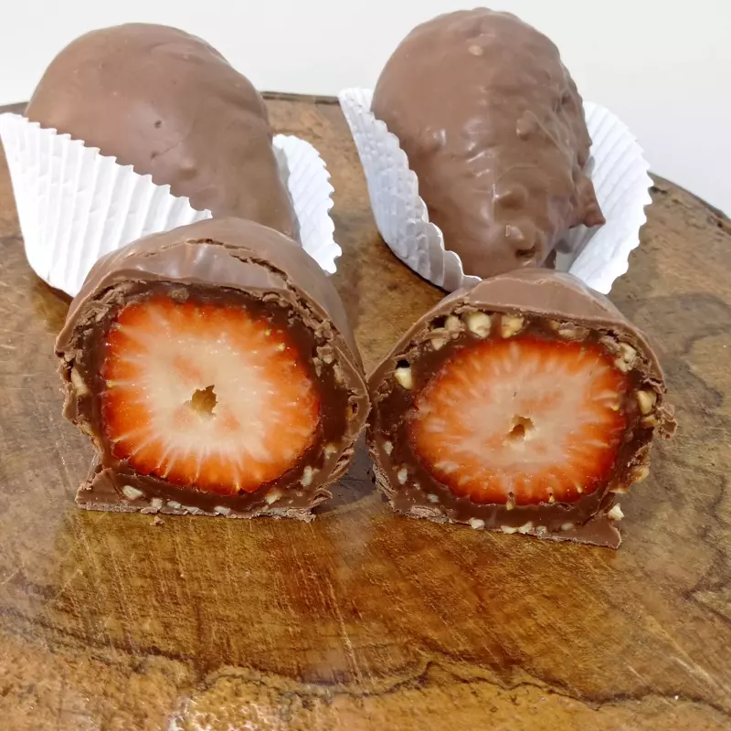 Coxinha de Morango Amendoim e Choc