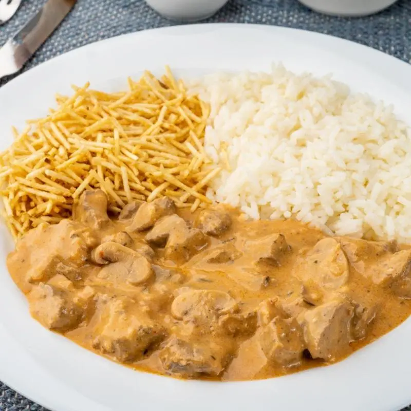 STROGONOFF DE CARNE