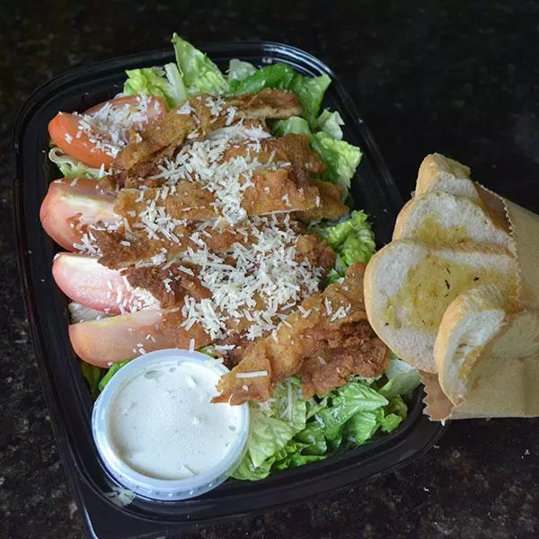 Ensalada César con Pechuga Empanizada