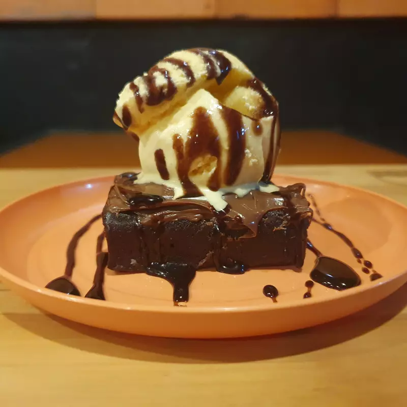 Brownie com Nutella e sorvete