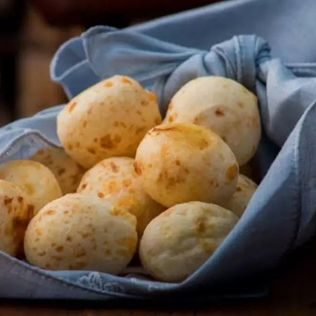 Mini pão de queijo (provolone)