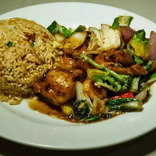 Alita con tausi y chaufa.