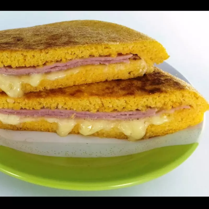 Tapioca com queijo e presunto