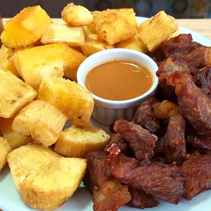 Carne de sol c/ mandioca