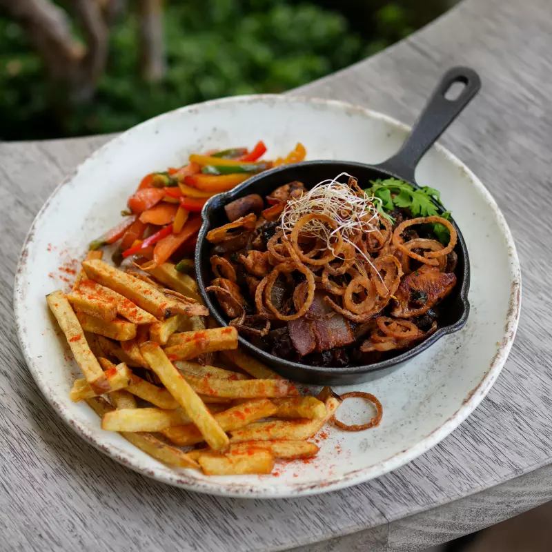 Salteado de Pollo con Champiñones