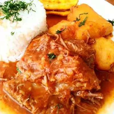 Sobrebarriga Guisada