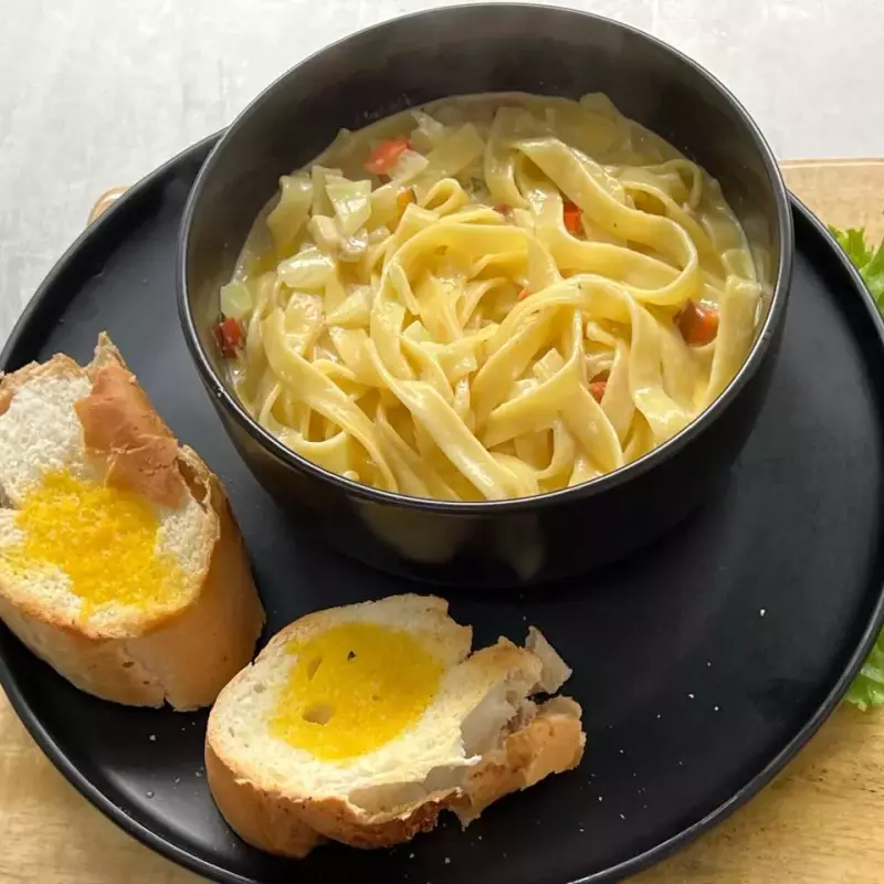 PASTA ESPAGUETTI A LA MANTEQUILLA