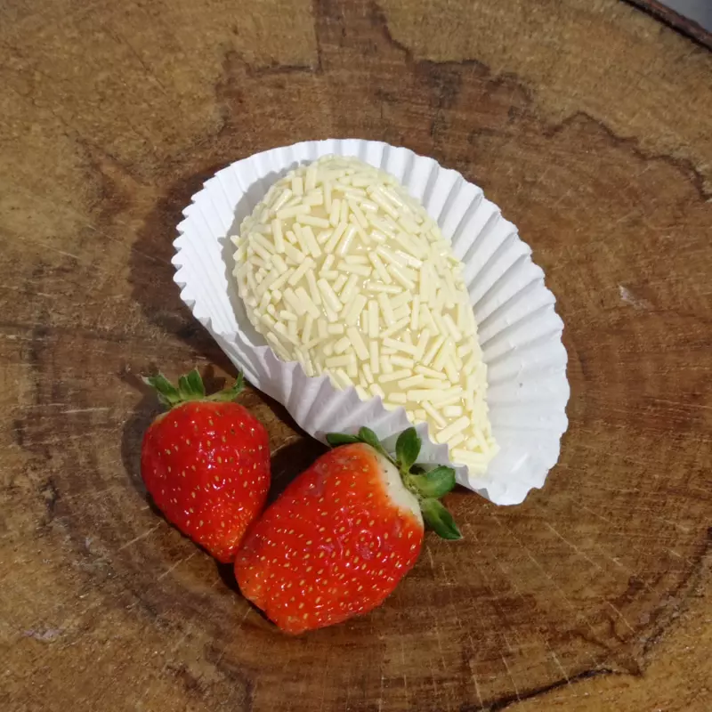 Coxinha de Morango Chocolate Branco