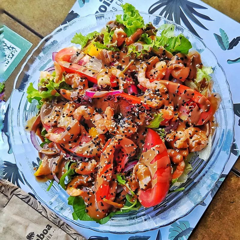 Salada com camarão.