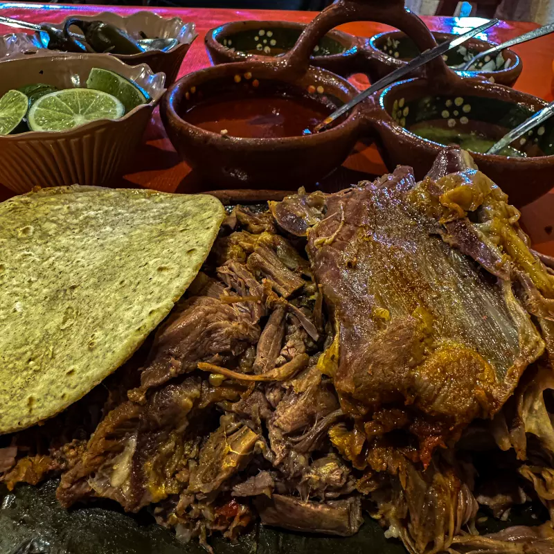 1 KILO DE BARBACOA DE CHIVO ESPINAZO
