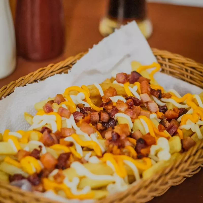 Fritas com Bacon e cheddar