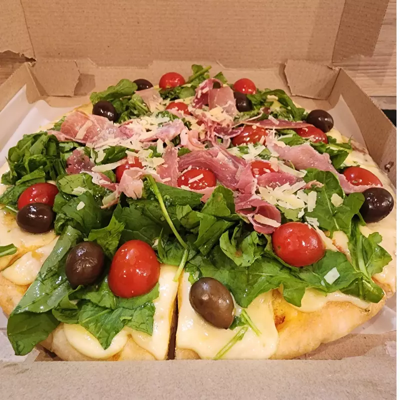 PIZZA JAMON CRUDO, RUCULA,CHERRYS