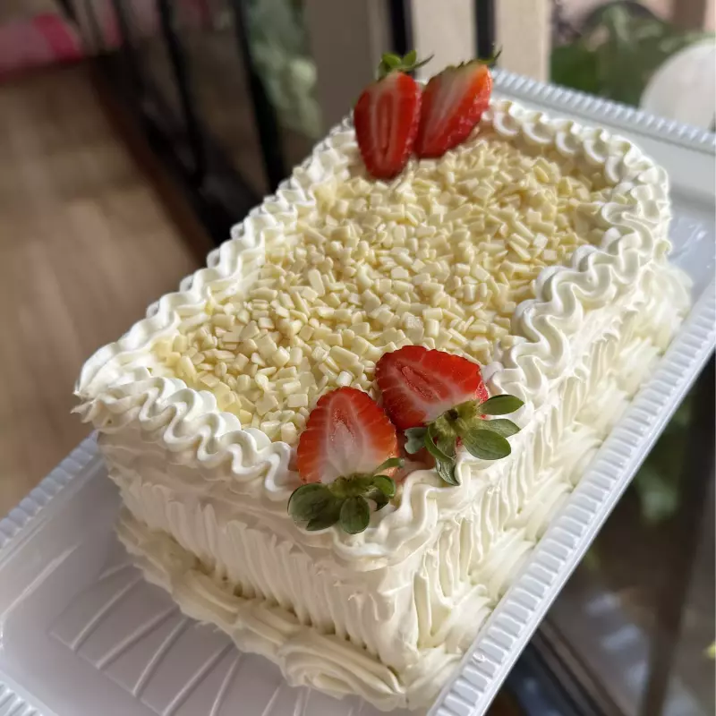 Bolo branco ninho c/ maracujá 3kg