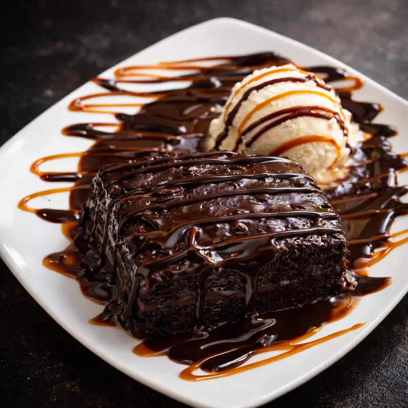 TORTA MOJADA DE CHOCOLATE CON HELADO