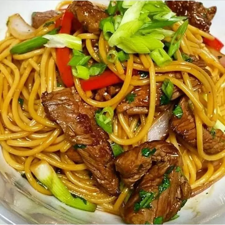 Tallarines con Lomo saltado