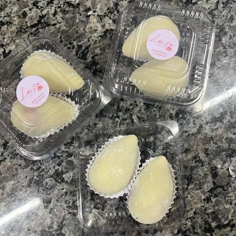 DUO COXINHA DE MORANGO COM NINHO