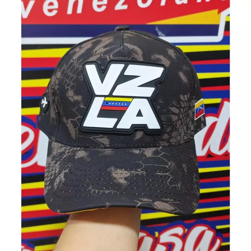 Gorra camuflada marron letra blanca
