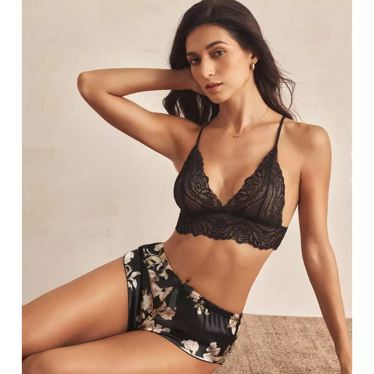 Pijama encaje floral y shorts