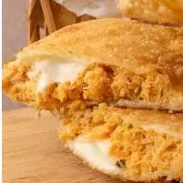 Pastel de Frango com Catupiry