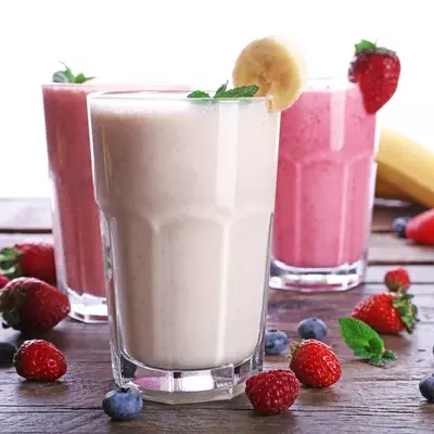 Vaso de jugo natural en leche