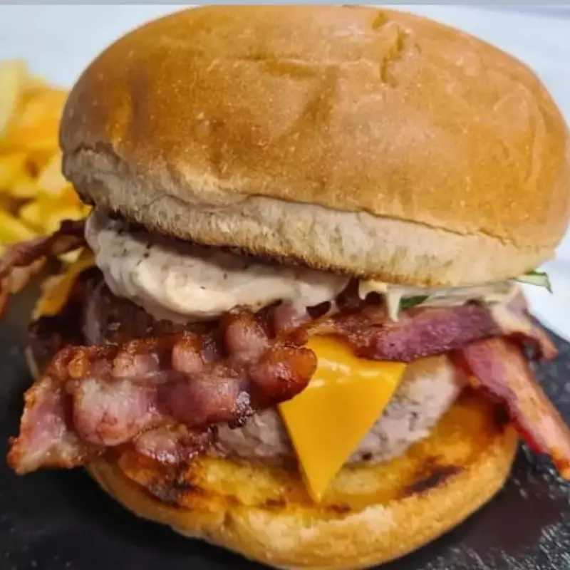 GIGA BURGUER BACON