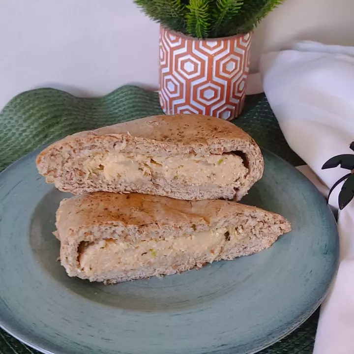 Esfiha de frango com ricota