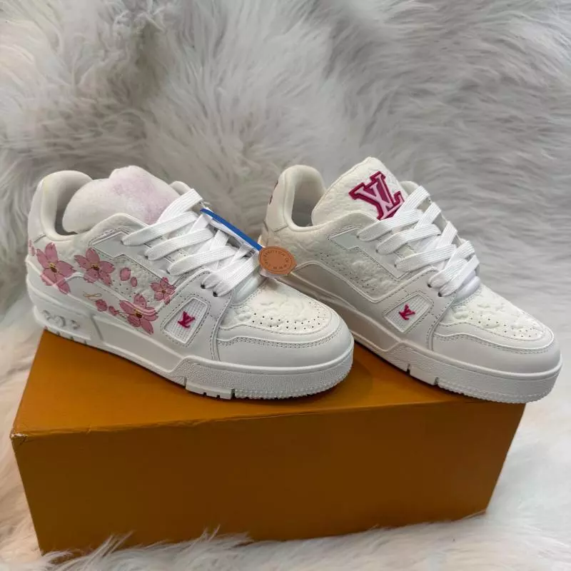LOUIS VUITTON TRAINER WHITE PINK