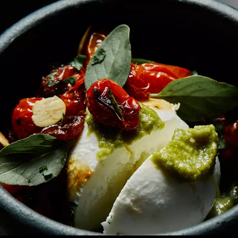 Burrata de Tomate Confit e Pesto