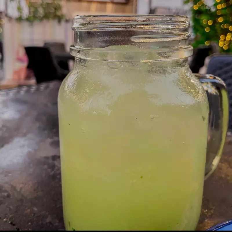 Litro de Agua de Pepino con Limón