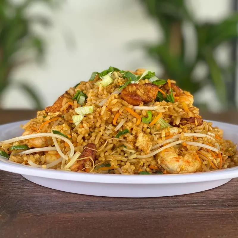 Arroz frito con camarón