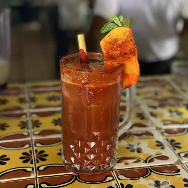Michelada clásica.