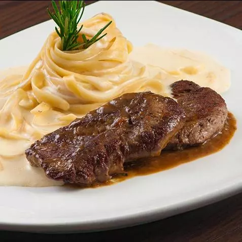 Filé ao Paiá com Talharim