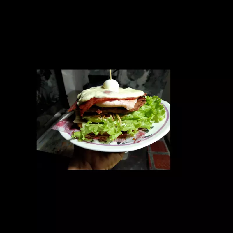 Arepa burger de pollo