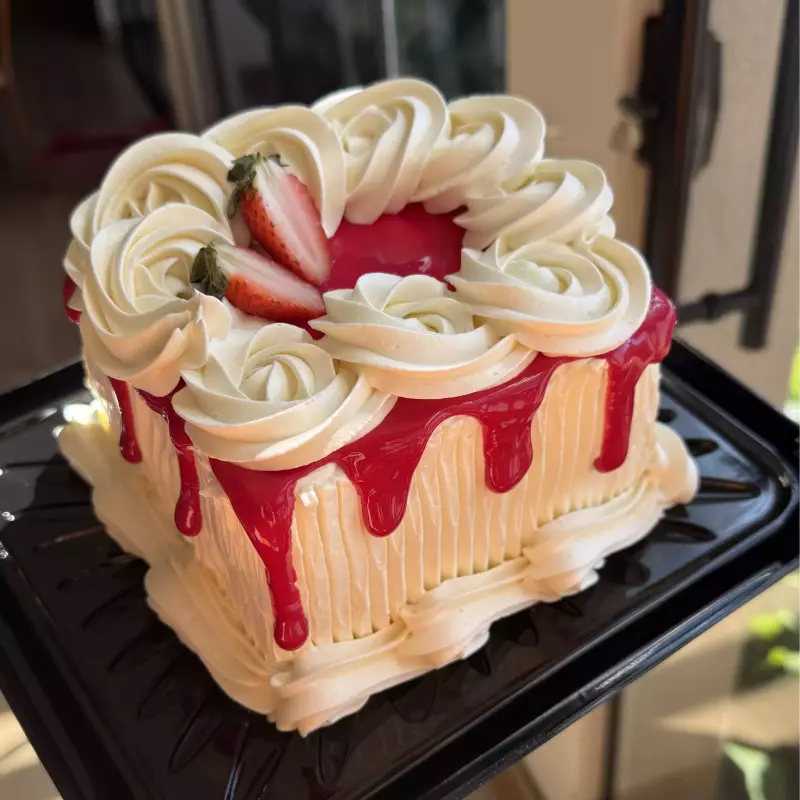 Bolo ninho c/ geléia de morango1.5kg