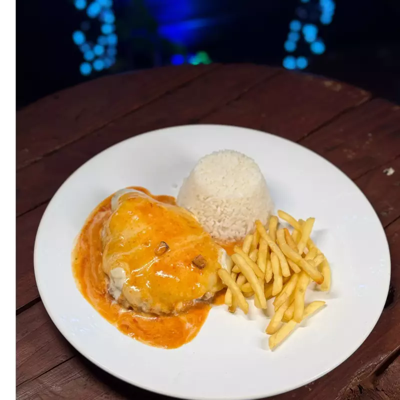 Parmegiana filé de frango executiva