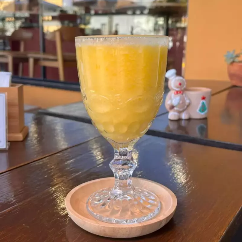 Suco de abacaxi e manga natural