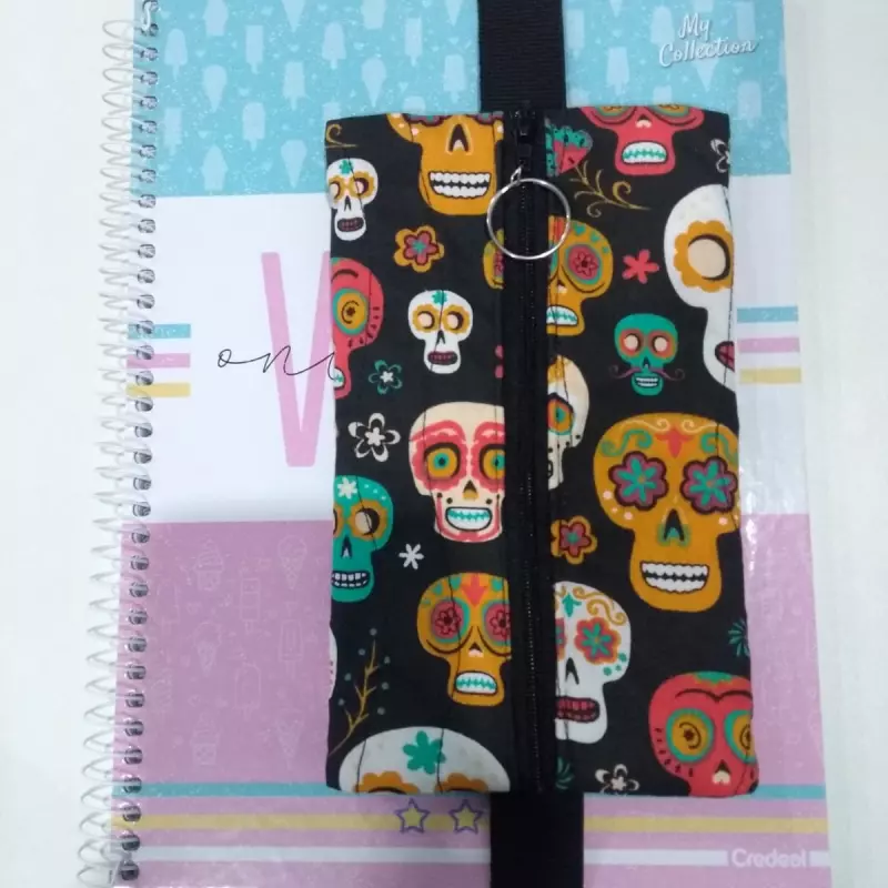 Estojo com elástico