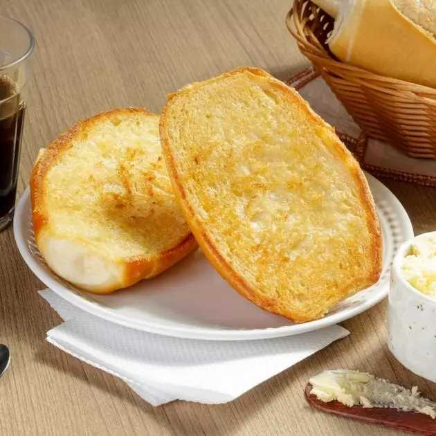 PÃO NO FORNINHO