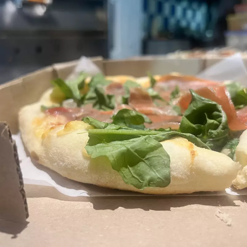 Pizza Rugula Jamón Serrano