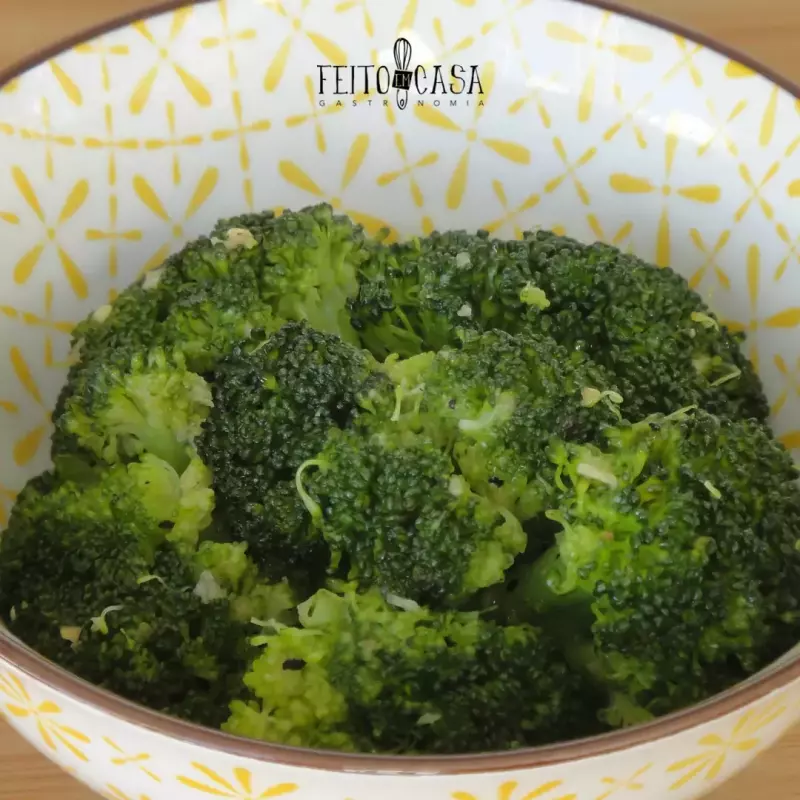 Brocólis americano ao alho e óleo
