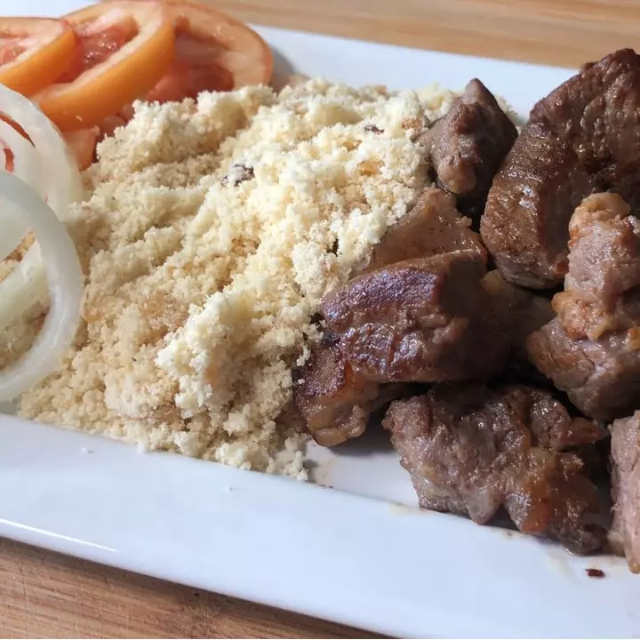 CARNE DO SOL C/ FAROFA E SALADA