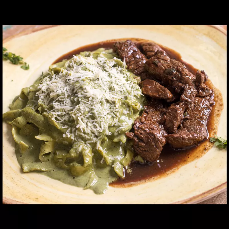 Lomo fino c/  Fetuccini al pesto