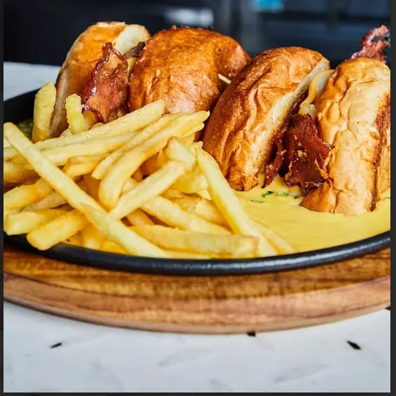 FOUR CHEESE BURGER ESPECIAL